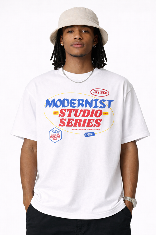 Modernist Studio Series T-Shirt Weiß | Graphic Tee aus Baumwolle